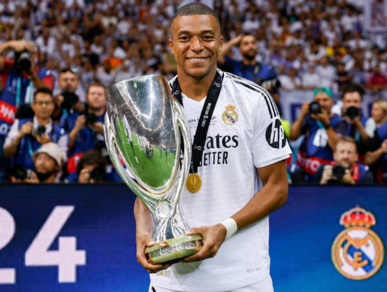 Le Real Madrid remporte la Supercoupe de l'UEFA, Mbappé marque pour ses débuts